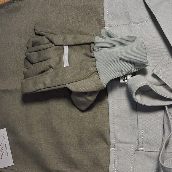 Hearth & Hand Kids Apron and Glove Set - Picture 2 of 4